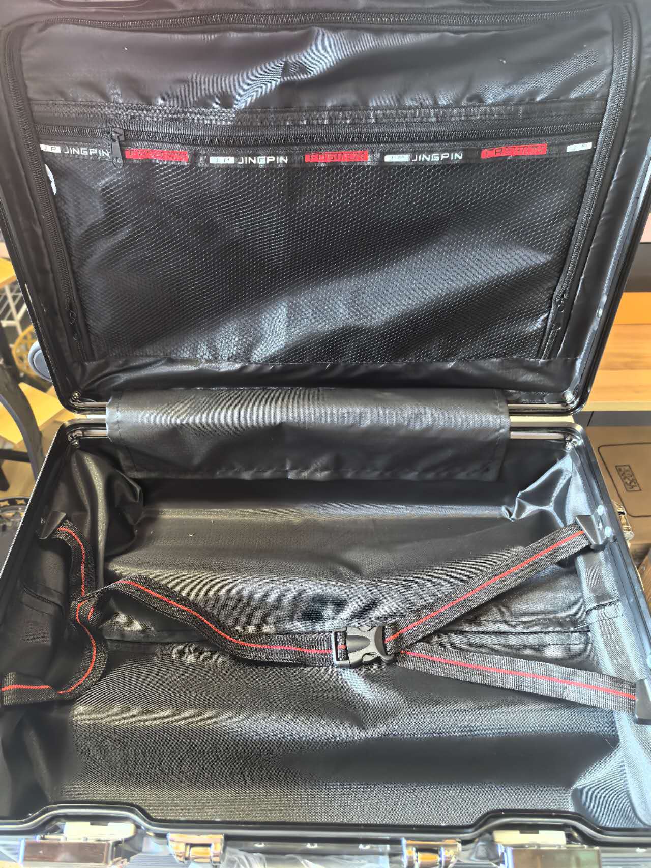 Brand new  3-piece set with aluminum hard-brimmed Suitcase.  luggage .20 inch, 24 inch, 28 inch.